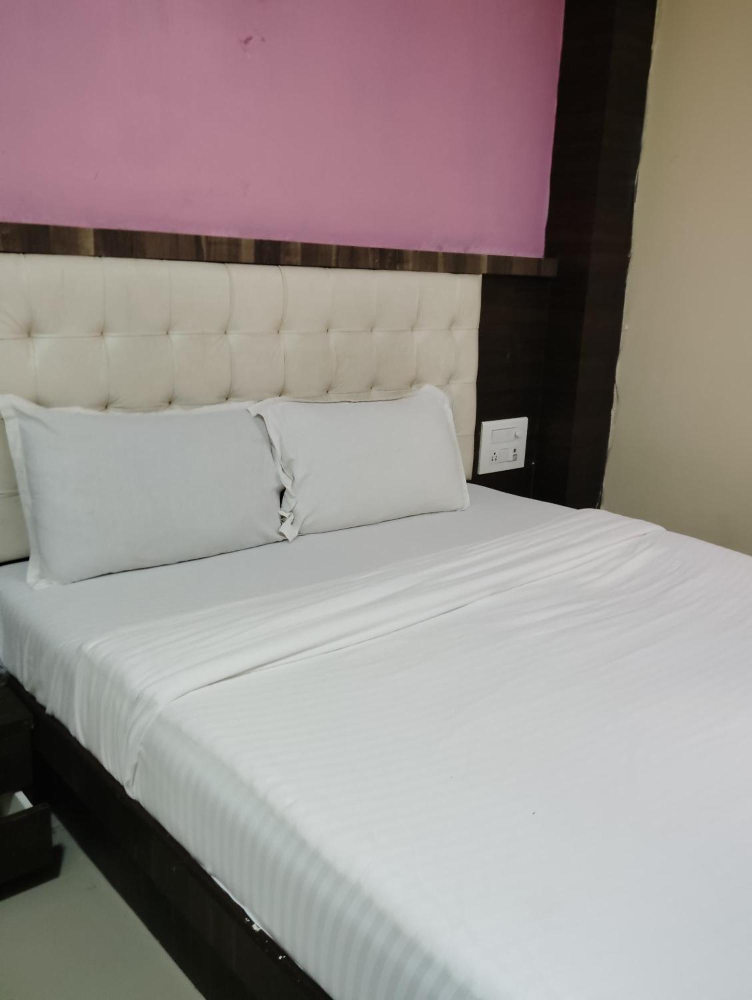 Hotel Golden Park Near Nesco Mumbai Exteriör bild