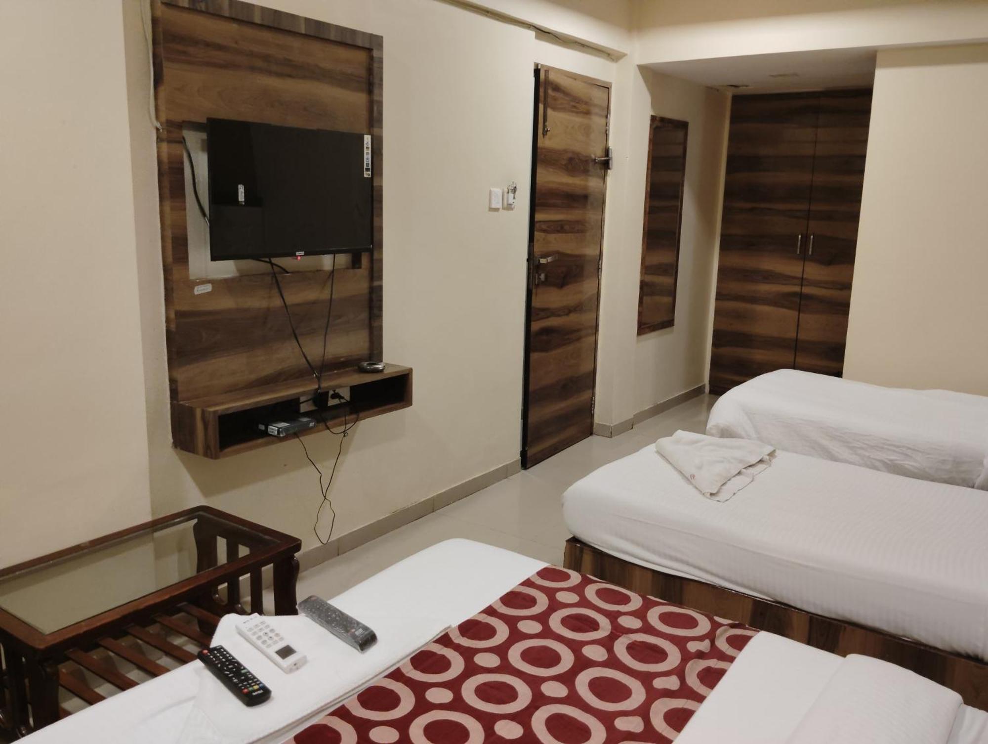 Hotel Golden Park Near Nesco Mumbai Exteriör bild