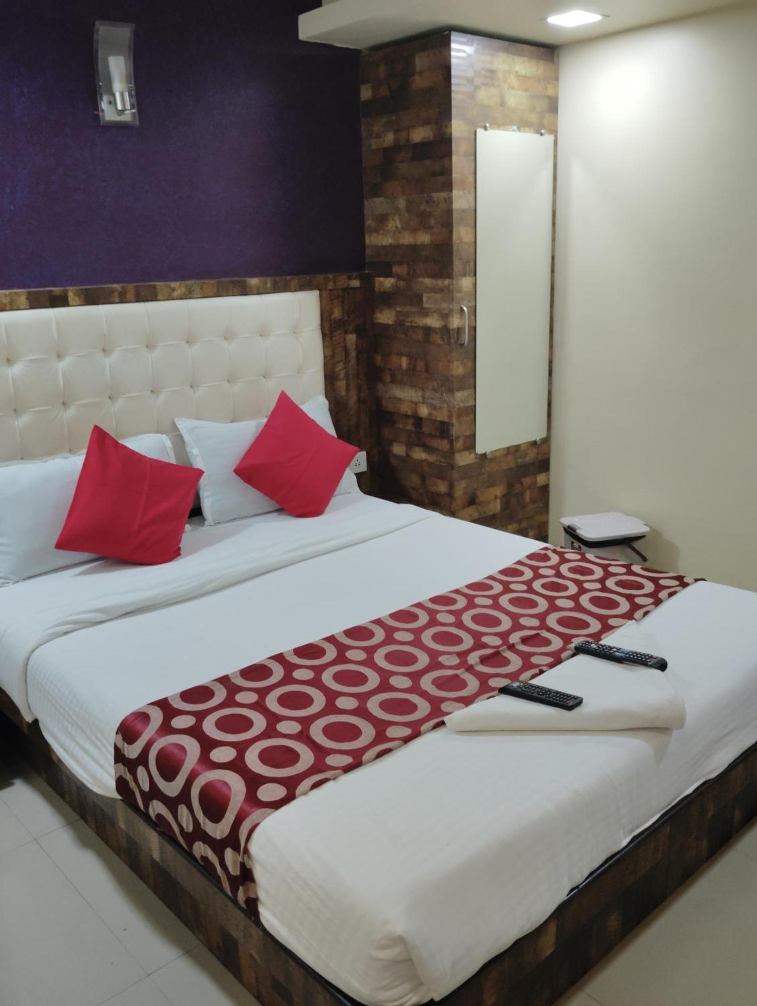 Hotel Golden Park Near Nesco Mumbai Exteriör bild