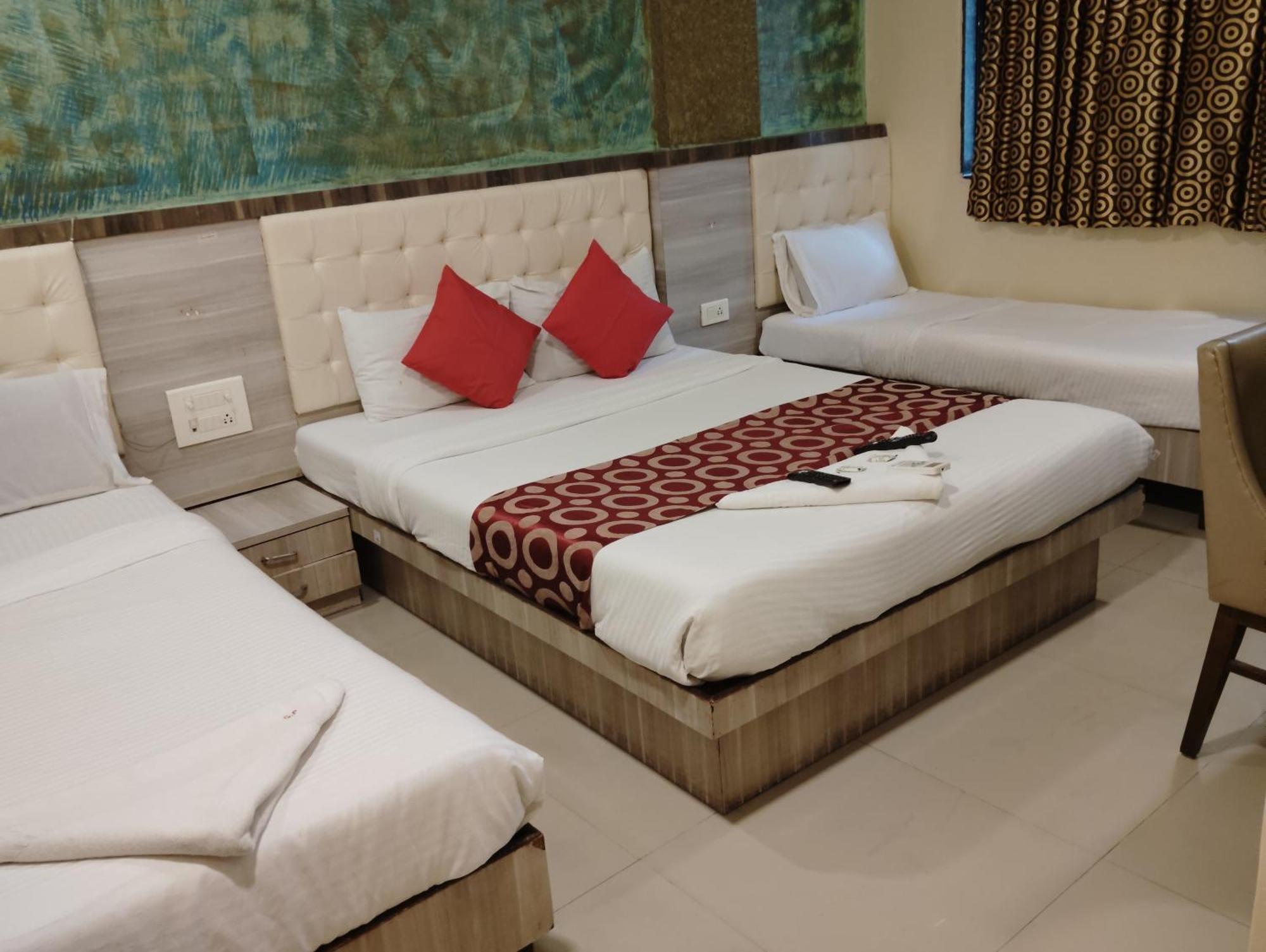 Hotel Golden Park Near Nesco Mumbai Exteriör bild