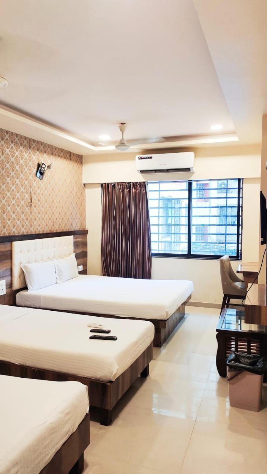 Hotel Golden Park Near Nesco Mumbai Exteriör bild