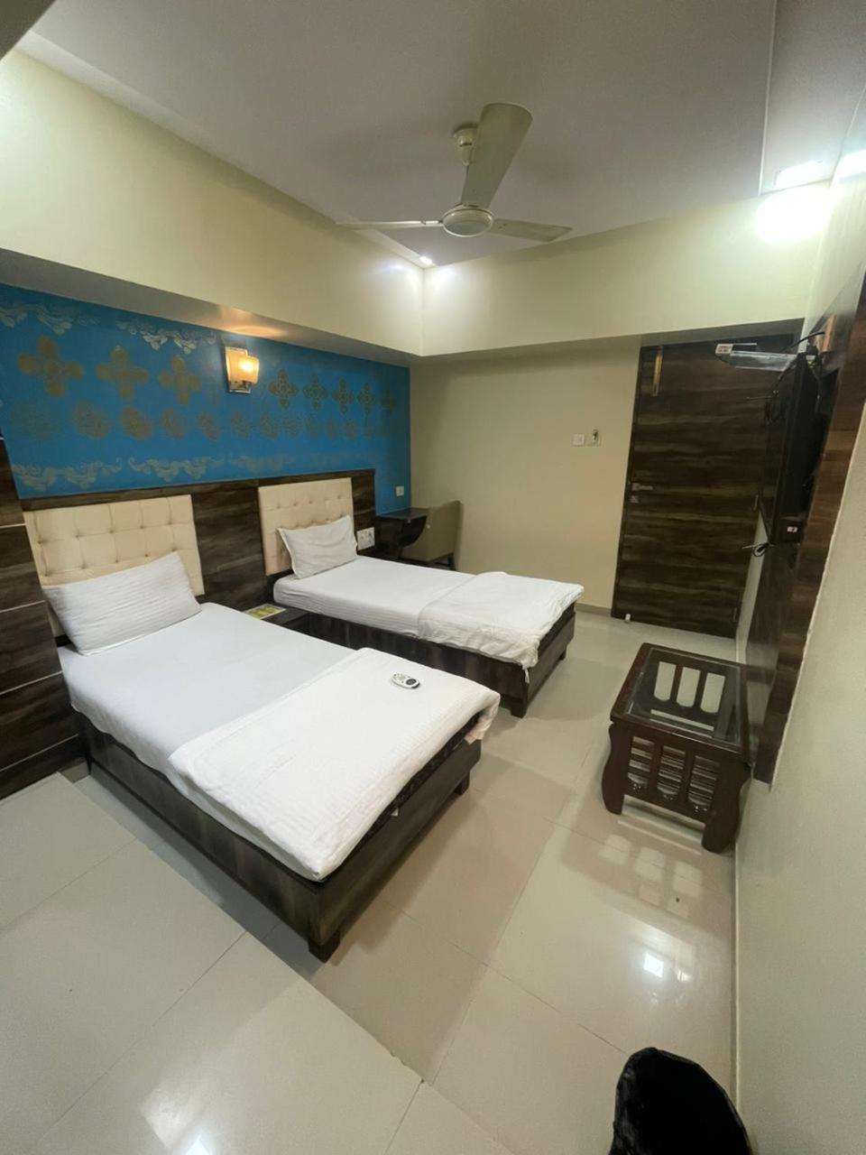 Hotel Golden Park Near Nesco Mumbai Exteriör bild