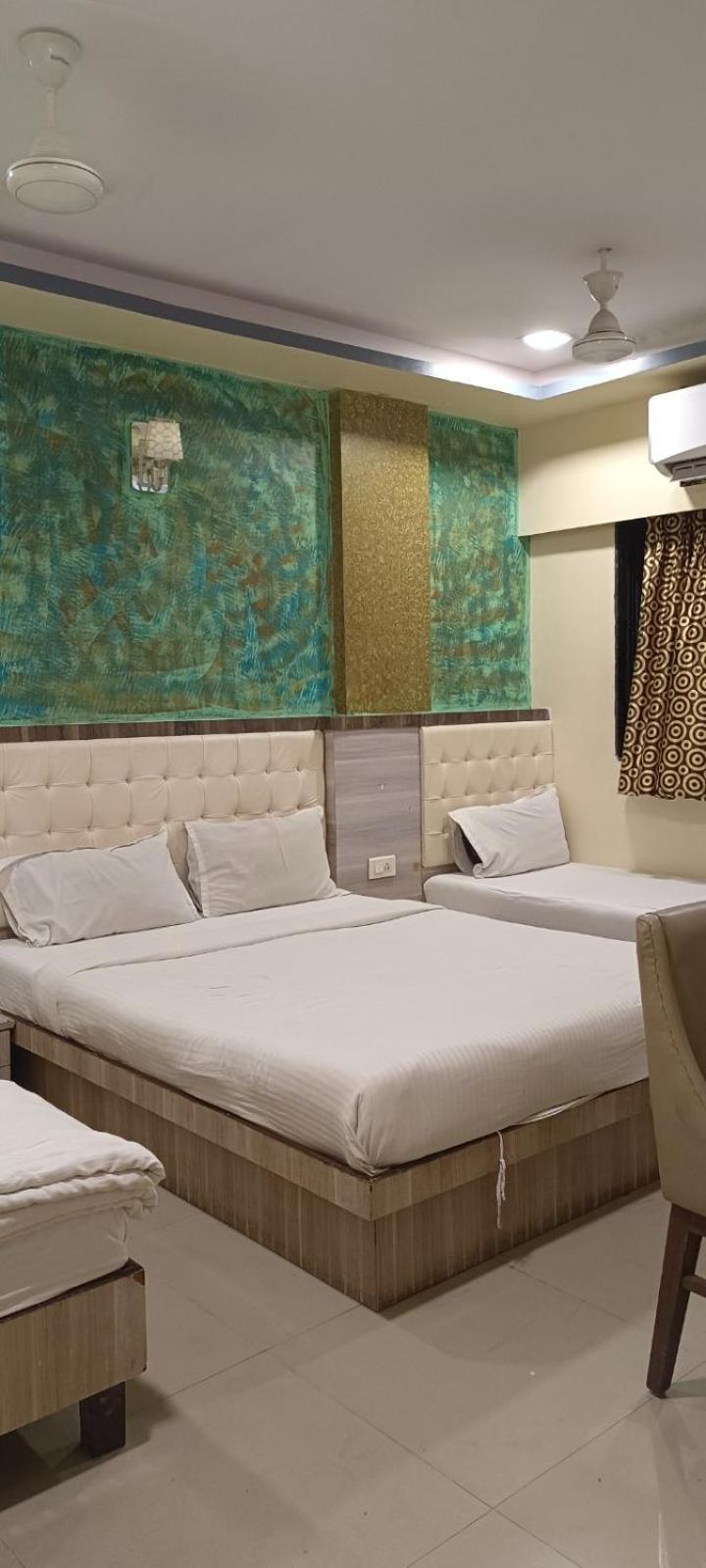 Hotel Golden Park Near Nesco Mumbai Exteriör bild