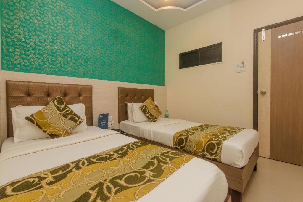 Hotel Golden Park Near Nesco Mumbai Exteriör bild