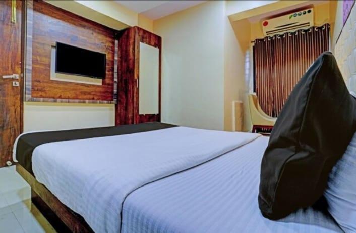 Hotel Golden Park Near Nesco Mumbai Exteriör bild
